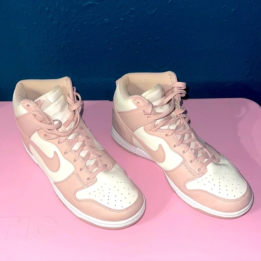Nike Dunks - Picture 2 of 4